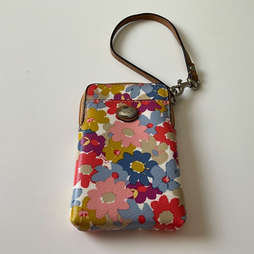 Coach Peyton Floral Flower Wristlet Red Coral Lining Excellent Condition